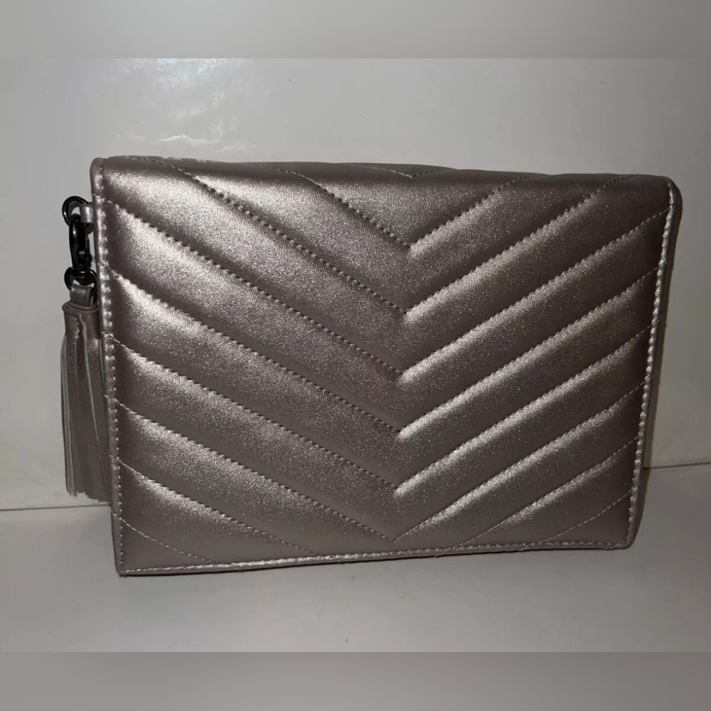 Neiman Marcus Women's Purse Metallic Gold Clutch Magnetic Closure With Tassle